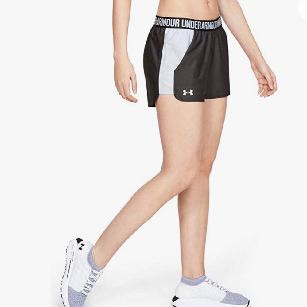 Under Armour Women’s Play 2.0 Loose Heatgear Shorts, Gray/White Size Small